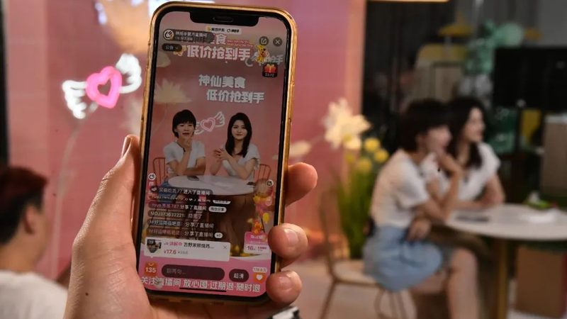 针对厨房下水道堵塞问题，市面上有多种疏通工具可供选择。以下是一些常见的疏通工具：